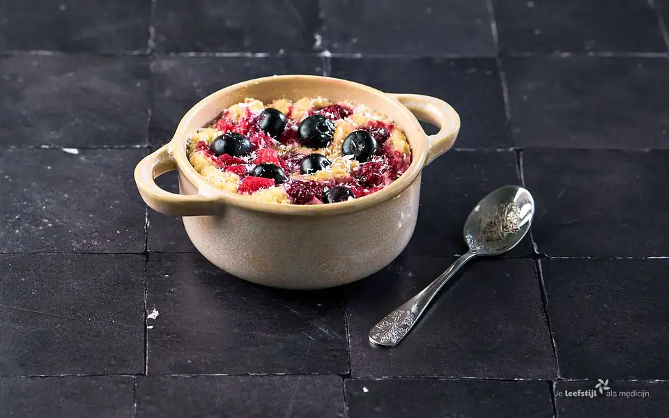 Fruitige snelle mug cake
