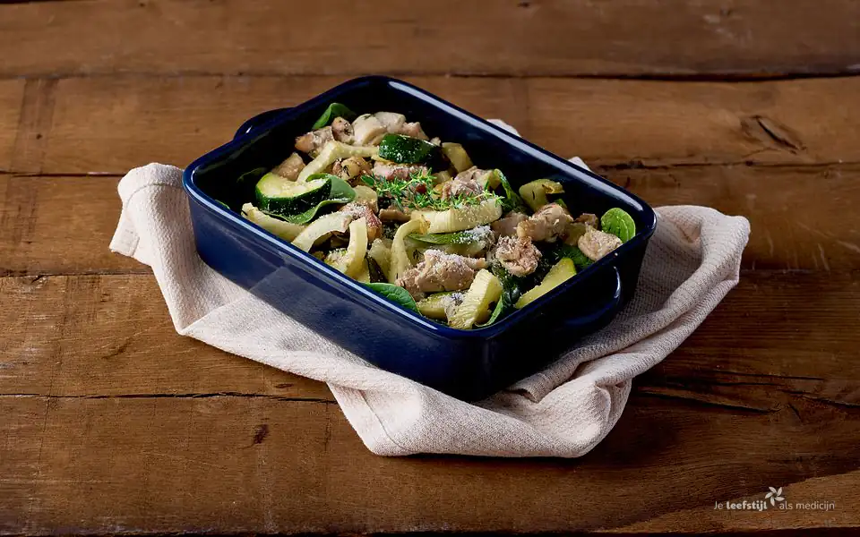 Gegratineerde kipdijfilet met venkel en spinazie