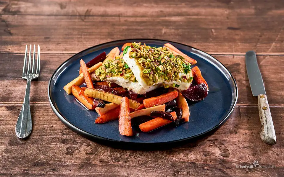 Kabeljauw met pistachekorst en geroosterde groenten