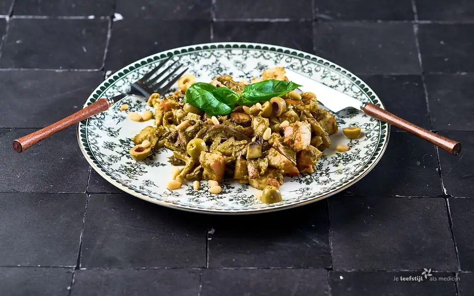 Kalkoen met olijven en paddenstoelen