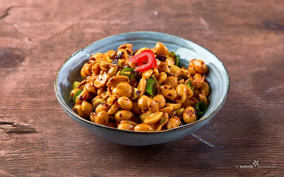Pindamix met lente-ui en knapperige chili-olie