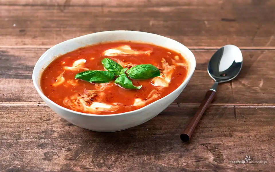 Tomatensoep met pulled chicken