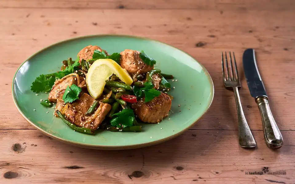 Zalm met boontjes en taugé